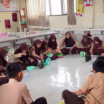 Kegiatan Makan Bersama Guru & Siswa di Kelas SDN 57 Bulu-Bulu